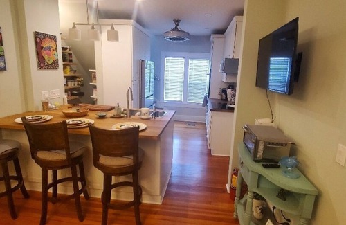 St. Petersburg - Clearwater House | 4Bed Spacious Home w/cocktail pool Minutes 2 dtwn St Pete!