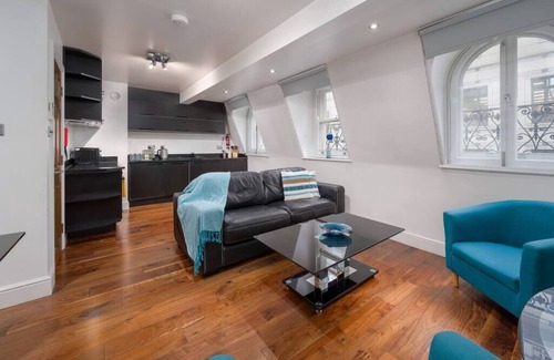 Lime Street Apartment | 4BG 1BR sleeps 4 Balcony Air Con