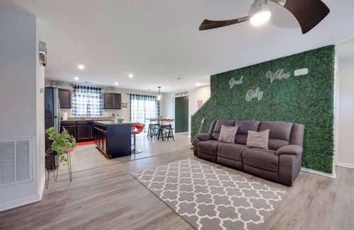 Columbia House | 4BR 2.5BA Family Retreat Sleeps 8