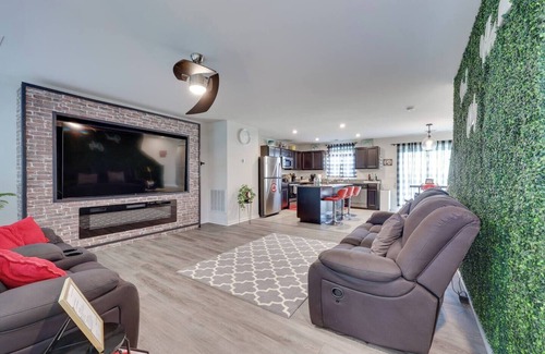 Columbia House | 4BR 2.5BA Family Retreat Sleeps 8