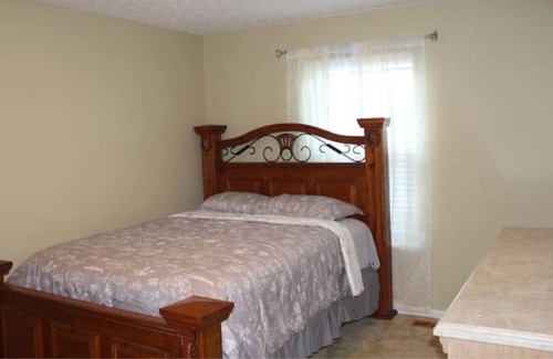 Columbus House | 4BR, 2.5bth, 2CG & Fenced backyard in serene neighborhood