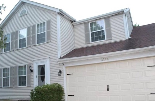 Columbus House | 4BR, 2.5bth, 2CG & Fenced backyard in serene neighborhood