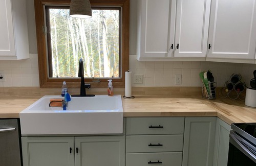 Gilford House | 4BR, 2 Bath Dates open- Memorial Day Weekend, First part of bike week, July 4th
