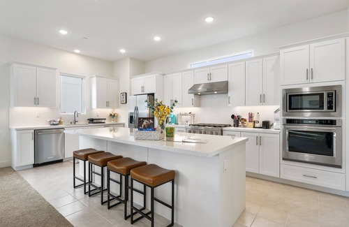 Tustin House | 4BR/2023 Brandnew House｜Mini Golf｜Sauna｜Fire Pit｜15 minutes to Disney