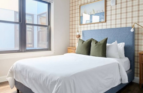 Downtown Boston Apartment | 4br/2ba | 200mbps Internet | Luxury Keyless Entry