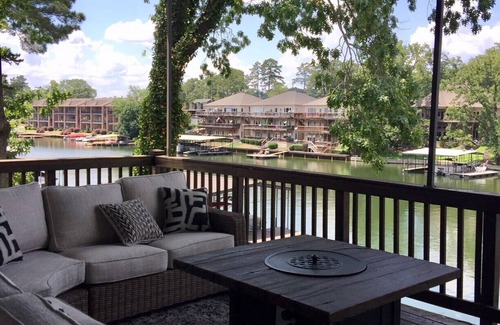 Lakeland House | 4BR/2BA And 2 Living Areas. Large Deck. Double Dock Sleeps 10