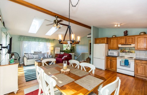 Kenyon House | 4BR, 2Bath Beach Home in desirable Ocean Ridge, near Green Hill Beach & more!