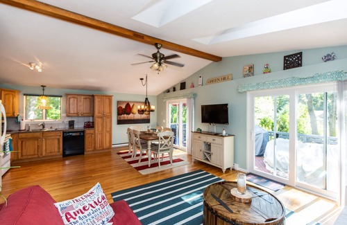 Kenyon House | 4BR, 2Bath Beach Home in desirable Ocean Ridge, near Green Hill Beach & more!