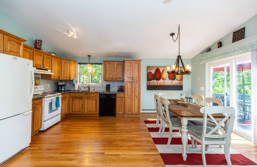 Kenyon House | 4BR, 2Bath Beach Home in desirable Ocean Ridge, near Green Hill Beach & more!