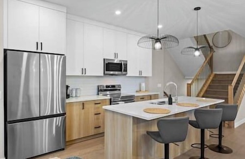 Montgomery House | 4BR | 3.5 Bath | Game Rm | Near Hospital | Garage