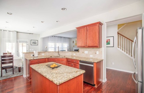 Durham House | 4BR/3BA, 3600 SF, Luxury Home in RTP - 10 Mins to RDU and Near Duke and UNC