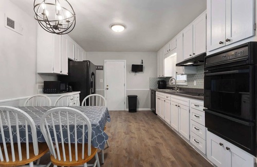Kansas City House | 4BR/3BA Family Home only 3 Mins from Kauffman!