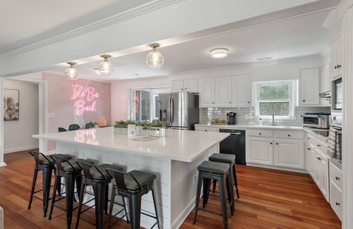 Isle of Palms House | 4BR/3BA Home, Walk to Beach, Sleeps 10! Fire Pit & Yard Games, Free Pack-n-Play!