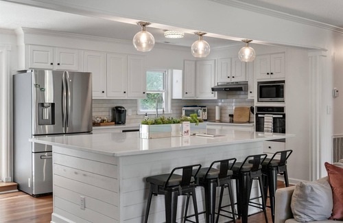 Isle of Palms House | 4BR/3BA Home, Walk to Beach, Sleeps 10! Fire Pit & Yard Games, Free Pack-n-Play!
