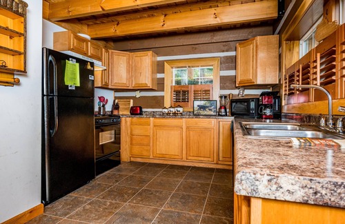 Gnaw Bone Cabin | 4BR, 3BA Log Cabin