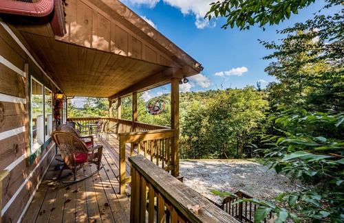 Gnaw Bone Cabin | 4BR, 3BA Log Cabin
