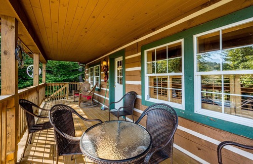 Gnaw Bone Cabin | 4BR, 3BA Log Cabin