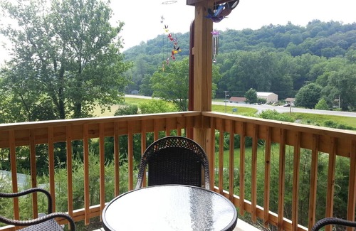 Gnaw Bone Cabin | 4BR, 3BA Log Cabin