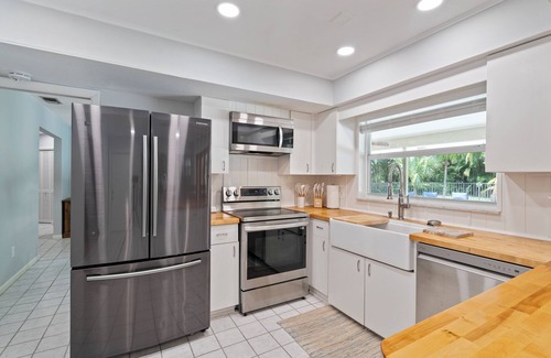 North River Shores House | 4BR/3BA Tropical & Spacious - Heated Salt Pool!