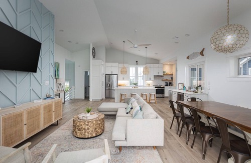 Salvo House | 4BR 3BA Waterfront Slice of Heaven! Luxury, hot tub, sunsets, fishing.