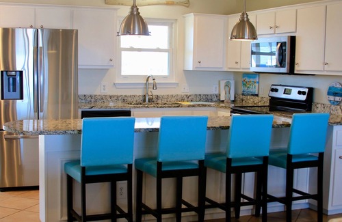Dauphin Island House | 4BR/3BA with Private Beach, Pier/Boat Lift, Dog Friendly, Free Kayaks, Best WiFi