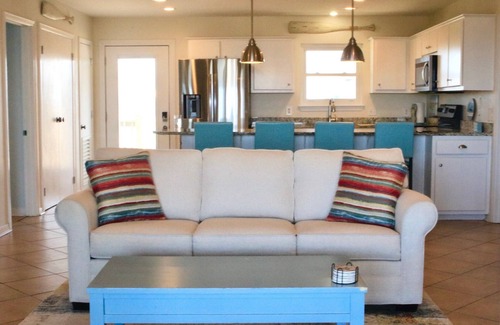 Dauphin Island House | 4BR/3BA with Private Beach, Pier/Boat Lift, Dog Friendly, Free Kayaks, Best WiFi