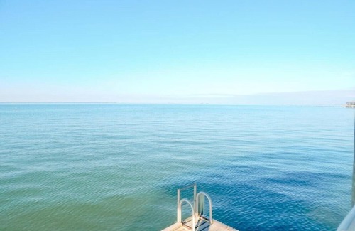 Dauphin Island House | 4BR/3BA with Private Beach, Pier/Boat Lift, Dog Friendly, Free Kayaks, Best WiFi