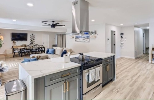 Beverly Green House | 4BR/3Bath & Pool- Minutes from Strip & Convention