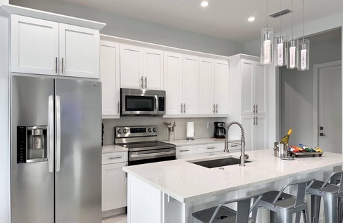 Mariner House | 4BR/5BD Luxury Heated Pool Home, Billiard Room, BBQ, Firepit, Top Location!