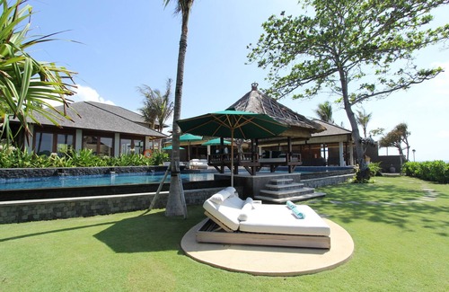 Ketewel Villa | 4BR Beach Front Villa - W/Laundry & Dry Cleaning Service!