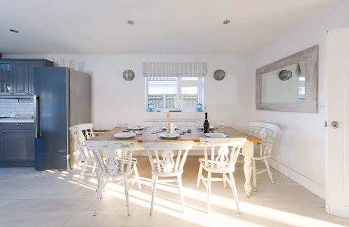 East Wittering House | 4BR Beach House sleeps 10 - 5 mins walk to the Sea