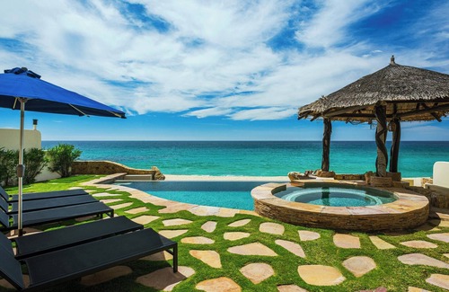 Buzzards Villa | 4BR Beachfront Family Villa & Beach Club!