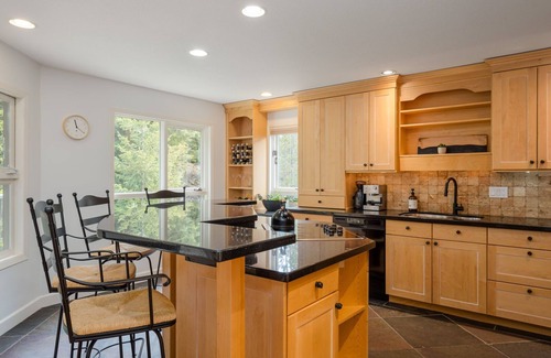 Blueberry Hill House | 4BR | Blueberry Hill Estates | Mountain View | King Bed | Fireplace | Balcony w/BBQ