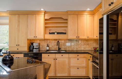 Blueberry Hill House | 4BR | Blueberry Hill Estates | Mountain View | King Bed | Fireplace | Balcony w/BBQ