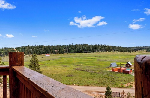 Meadow View Heights Cabin | 4BR Cabin w/Game Room & Fire Pit – Sleeps 13