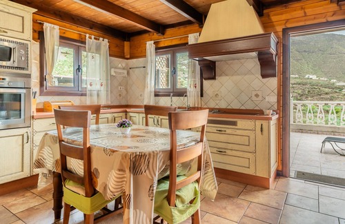 Candelaria Ski Chalet | 4BR Candelaria Wooden House -Pool, Views & Parking