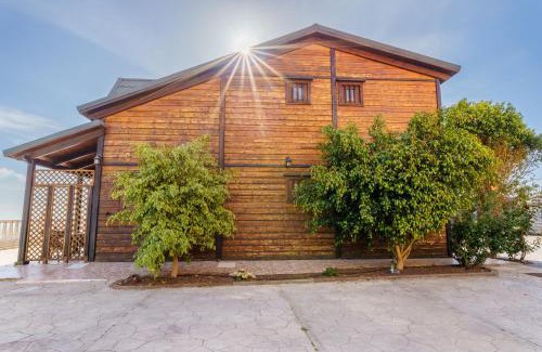 Candelaria House | 4BR Candelaria Wooden Home -Pool & Views - Parking