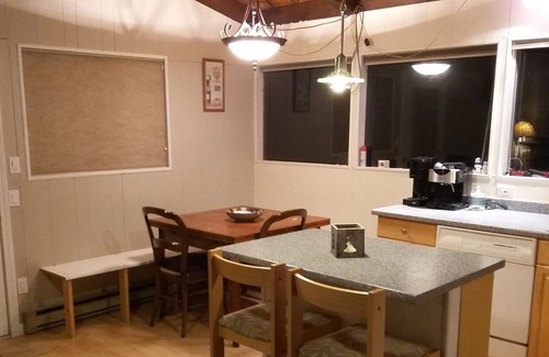 Wardsboro Ski Chalet | 4BR Chalet Between Mt. Snow & Stratton, Sleeps 10, Fireplace, Clubhouse w/ Pool