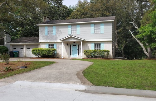 Gautier House | 4br Coastal Waterfront . Sleeps 12 . Dock & Firepit