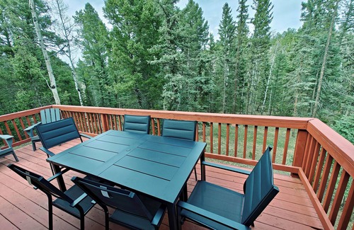 Florissant Cabin | 4BR Colorado Cabin w/Wrap-Around Deck Near Fossil Beds National Monument