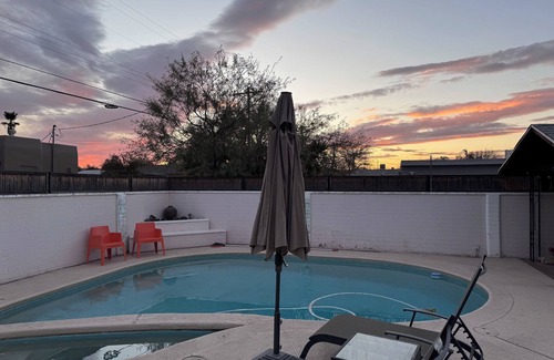 Jefferson Park House | 4BR compound with 2 houses and POOL near UA, downtown, good restaurants.