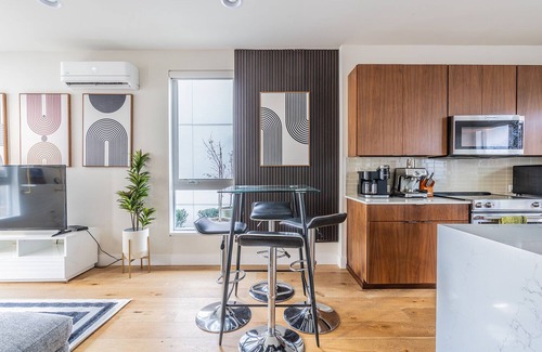 Eastlake House | 4BR Eastlake Townhouse w/Spectacular View Amazing Roofdeck