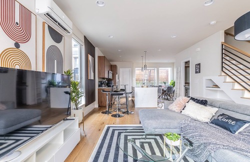 Eastlake House | 4BR Eastlake Townhouse w/Spectacular View Amazing Roofdeck