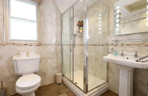 Norwich House | 4br Elegant Stay Golden Triangle Parking