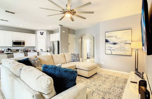 Trafalgar Village House | 4BR Family Home Pvt Pool BBQ