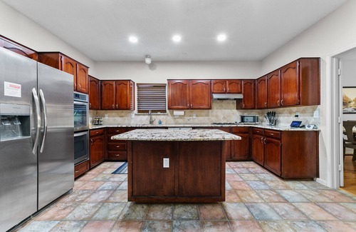 Rowlett House | 4BR Family&Pet Retreat|Pool/Spa, Lake Ray Hubbard