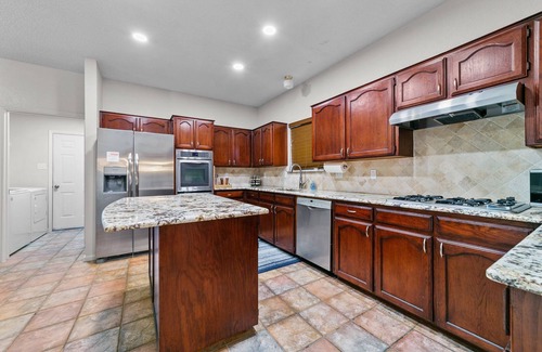 Rowlett House | 4BR Family&Pet Retreat|Pool/Spa, Lake Ray Hubbard