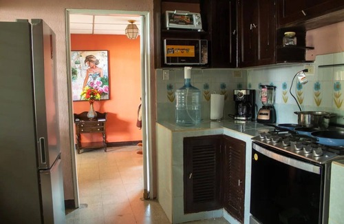 Managua House | 4BR Family Safe Friendly Home w/Large Yard, WiFi & AC