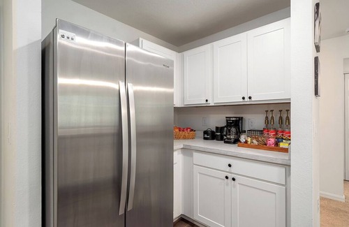 Ocala House | 4BR for Long Stays - Kitchen + Workspace + WiFi