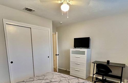 Universal City House | 4BR Fully Furnished Corporate Home Winter Specials